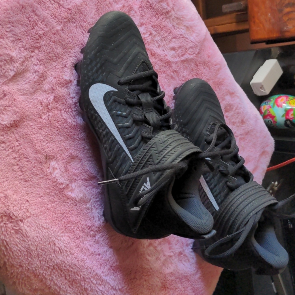 Cleats - Picture 3 of 4